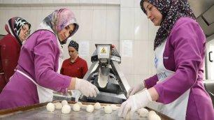 ISPARTA'DA LİSENİN FIRININDA DEPREMZEDELER İÇİN EKMEK PİŞİRİLİYOR